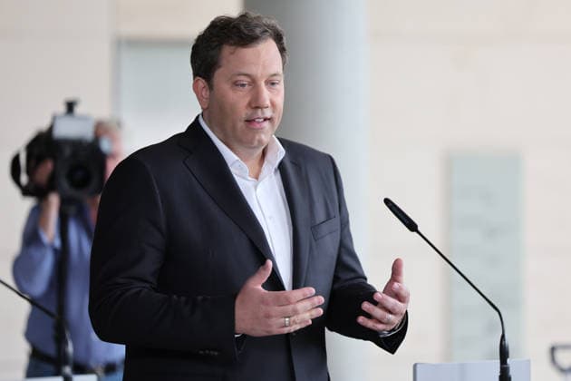 Statement SPD Matthias Miersch, Baerbel Bas und Lars Klingbeil (SPD), Bundesfinanzminister bei einem Statement SPD am 05.05.26 in Berlin. Lars Klingbeil spricht zu den Anwesenden. Berlin Berlin Deutschland Reichstag
