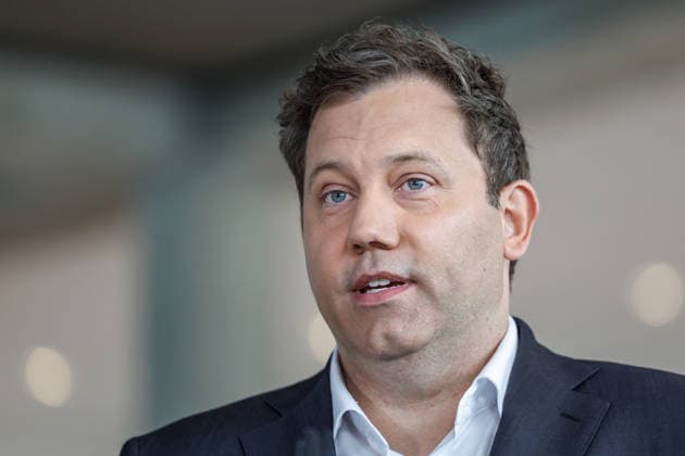 Statement SPD Matthias Miersch, Baerbel Bas und Lars Klingbeil (SPD), Bundesfinanzminister bei einem Statement SPD am 05.05.26 in Berlin. Lars Klingbeil spricht zu den Anwesenden. Berlin Berlin Deutschland Reichstag