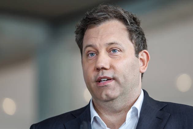 Statement SPD Matthias Miersch, Baerbel Bas und Lars Klingbeil (SPD), Bundesfinanzminister bei einem Statement SPD am 05.05.26 in Berlin. Lars Klingbeil spricht zu den Anwesenden. Berlin Berlin Deutschland Reichstag