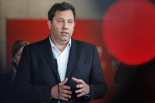Statement SPD Matthias Miersch, Baerbel Bas und Lars Klingbeil (SPD), Bundesfinanzminister bei einem Statement SPD am 05.05.26 in Berlin. Lars Klingbeil spricht zu den Anwesenden. Berlin Berlin Deutschland Reichstag