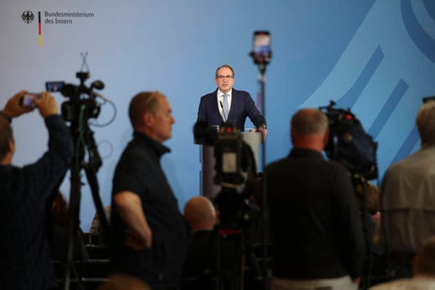 Bundesminister Alexander Dobrindt hat vor einem Jahr das Amt des Bundesinnenministers übernommen. Im Rahmen einer Pressekonferenz bilanziert er seine Amtszeit und gibt einen Ausblick auf anstehende Vorhaben. Bundesministerium des Innern in Berlin am 05.05.2026 in Berlin¨ Alexander Dobrindt zieht auf einer PK Bilanz seiner einjährigen Amtszeit