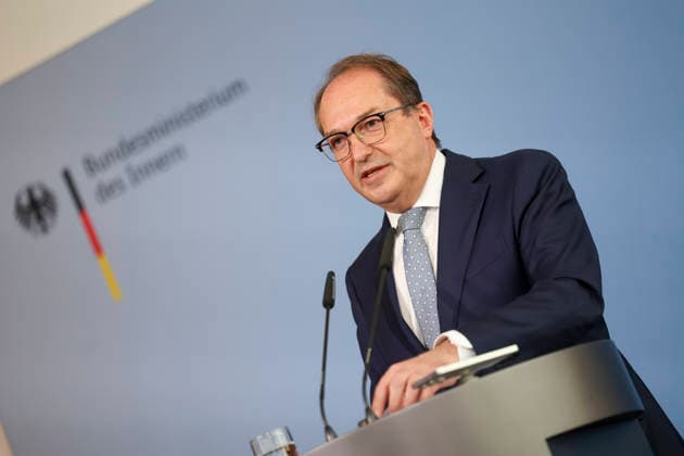 Bundesminister Alexander Dobrindt hat vor einem Jahr das Amt des Bundesinnenministers übernommen. Im Rahmen einer Pressekonferenz bilanziert er seine Amtszeit und gibt einen Ausblick auf anstehende Vorhaben. Bundesministerium des Innern in Berlin am 05.05.2026 in Berlin¨ Alexander Dobrindt zieht auf einer PK Bilanz seiner einjährigen Amtszeit