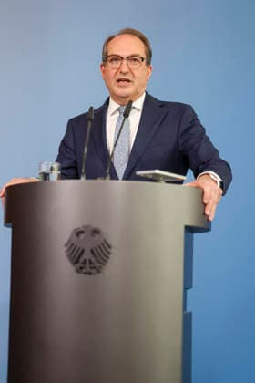 Bundesminister Alexander Dobrindt hat vor einem Jahr das Amt des Bundesinnenministers übernommen. Im Rahmen einer Pressekonferenz bilanziert er seine Amtszeit und gibt einen Ausblick auf anstehende Vorhaben. Bundesministerium des Innern in Berlin am 05.05.2026 in Berlin¨ Alexander Dobrindt zieht auf einer PK Bilanz seiner einjährigen Amtszeit