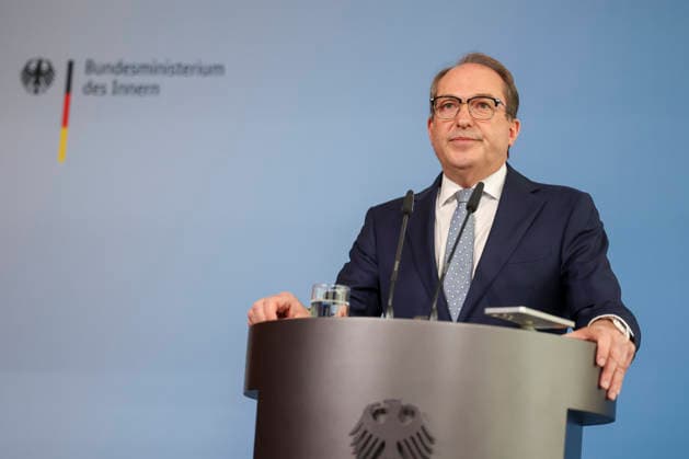 Bundesminister Alexander Dobrindt hat vor einem Jahr das Amt des Bundesinnenministers übernommen. Im Rahmen einer Pressekonferenz bilanziert er seine Amtszeit und gibt einen Ausblick auf anstehende Vorhaben. Bundesministerium des Innern in Berlin am 05.05.2026 in Berlin¨ Alexander Dobrindt zieht auf einer PK Bilanz seiner einjährigen Amtszeit