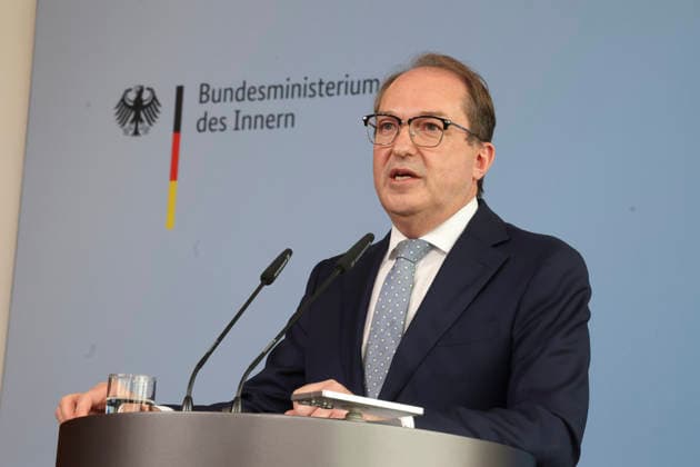 Bundesminister Alexander Dobrindt hat vor einem Jahr das Amt des Bundesinnenministers übernommen. Im Rahmen einer Pressekonferenz bilanziert er seine Amtszeit und gibt einen Ausblick auf anstehende Vorhaben. Bundesministerium des Innern in Berlin am 05.05.2026 in Berlin¨ Alexander Dobrindt zieht auf einer PK Bilanz seiner einjährigen Amtszeit