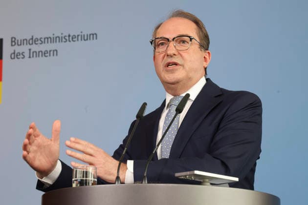 Bundesminister Alexander Dobrindt hat vor einem Jahr das Amt des Bundesinnenministers übernommen. Im Rahmen einer Pressekonferenz bilanziert er seine Amtszeit und gibt einen Ausblick auf anstehende Vorhaben. Bundesministerium des Innern in Berlin am 05.05.2026 in Berlin¨ Alexander Dobrindt zieht auf einer PK Bilanz seiner einjährigen Amtszeit