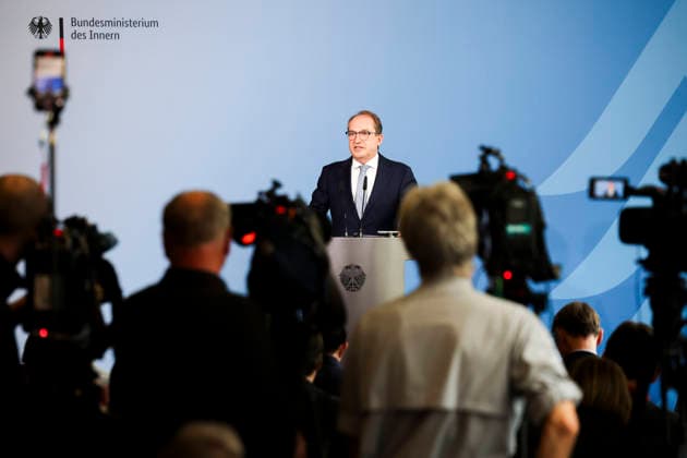Bundesminister Alexander Dobrindt hat vor einem Jahr das Amt des Bundesinnenministers übernommen. Im Rahmen einer Pressekonferenz bilanziert er seine Amtszeit und gibt einen Ausblick auf anstehende Vorhaben. Bundesministerium des Innern in Berlin am 05.05.2026 in Berlin¨ Alexander Dobrindt zieht auf einer PK Bilanz seiner einjährigen Amtszeit