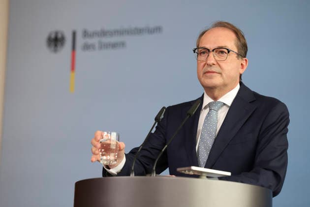 Bundesminister Alexander Dobrindt hat vor einem Jahr das Amt des Bundesinnenministers übernommen. Im Rahmen einer Pressekonferenz bilanziert er seine Amtszeit und gibt einen Ausblick auf anstehende Vorhaben. Bundesministerium des Innern in Berlin am 05.05.2026 in Berlin¨ Alexander Dobrindt zieht auf einer PK Bilanz seiner einjährigen Amtszeit