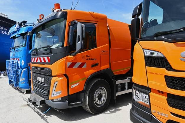 Die IFAT Munich 2026 ist die weltweit führende Fachmesse für Wasser-, Abwasser-, Abfall- und Rohstoffwirtschaft. Die Messe findet alle zwei Jahre auf dem Messegelände in München - Riem statt. Foto: Faun Viajet Aufbau, Designwerk Technologies AG Lastwagen - Design Werk E-LKW MC 450E. Die Autobahn