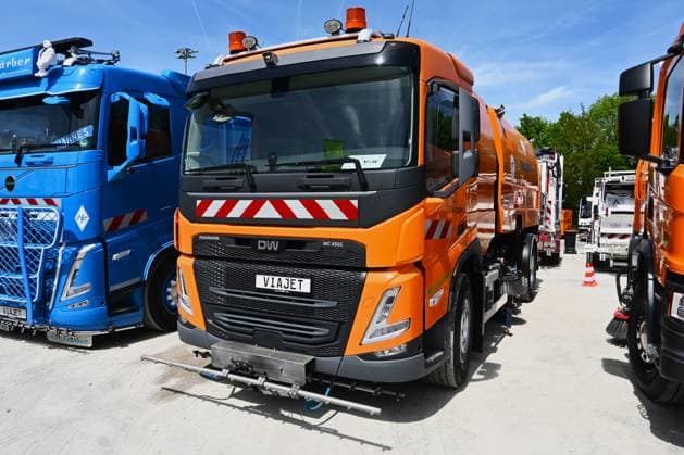 Die IFAT Munich 2026 ist die weltweit führende Fachmesse für Wasser-, Abwasser-, Abfall- und Rohstoffwirtschaft. Die Messe findet alle zwei Jahre auf dem Messegelände in München - Riem statt. Foto: Faun Viajet Aufbau, Designwerk Technologies AG Lastwagen - Design Werk E-LKW MC 450E. Die Autobahn