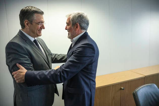 Canarias regional President Fernando Clavijo (R) meets European Transport Commissioner, Apostolos Tzitzikostas (L), in Brussels, Belgium, 05 May 2026. According to Clavijo, the MV Hondius cruise ship affected by the hantavirus outbreak should be assisted in Cape Verde before returning to The Netherlands with no need of stopping in the Canary Islands . Canarias regional President meets European Transport Commissioner !ACHTUNG: NUR REDAKTIONELLE NUTZUNG!  Copyright: xPabloxGarrigósx GRAF7697 20260505-55020185976_1