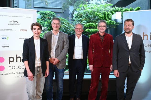 Rieke Brendel, Team phil.cologne, l-r, Jürgen Wiebicke, Moderator, Cai Werntgen, Geschäftsführer Udo Keller Stiftung, Matthias Kremin, Wellenleitung WDR 3 und 5, Tobias Bock, Teamleitung Programm Phil.cologne posieren bei der PK zur Programvorstellung der 14.phil.cologne, dem internationalen Philosophiefest 2026