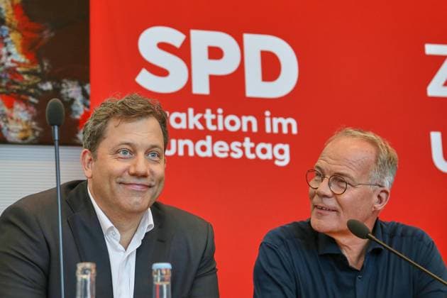 Berlin, Deutschland, 05.05.2026: Deutscher Bundestag: SPD-Fraktionssitzung: Bundesminister der Finanzen Lars Klingbeil (SPD) und Matthias Miersch (SPD) Copyright: xdtsxNachrichtenagenturx dts_117751