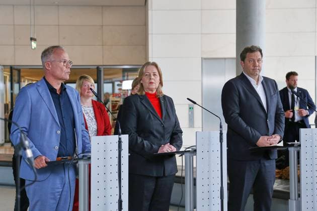 Berlin, Deutschland, 05.05.2026: Deutscher Bundestag: SPD-Fraktionssitzung: Matthias Miersch (SPD), Bundesministerin für Arbeit und Soziales Bärbel Bas (SPD) und Bundesminister der Finanzen Lars Klingbeil (SPD) geben ein Statement Copyright: xdtsxNachrichtenagenturx dts_117787