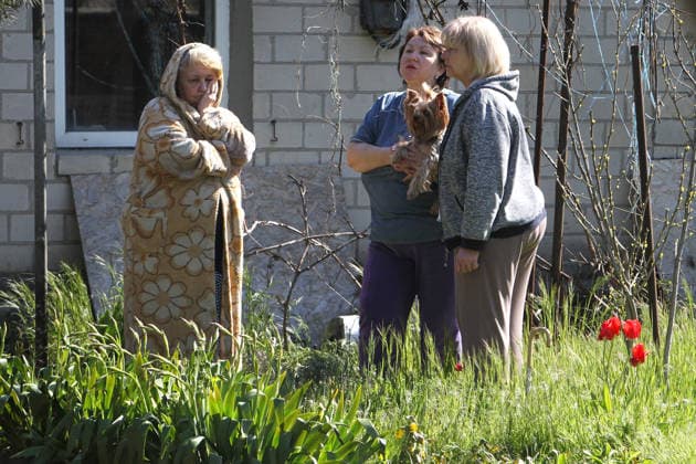 Three women stay near a house damaged by a Russian drone strike in Dnipro, Ukraine, May 5, 2026. As a result of the attack, one person was injured. Three private houses and a critical infrastructure facility were also damaged in the city. (Photo by Mykola Miakshykov Ukrinform) Russian drone strike hits residential area in Dnipro  Copyright: xMykolaxMiakshykovx