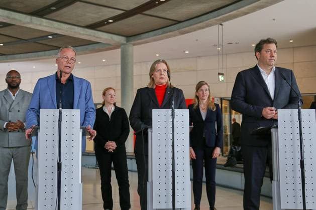 Berlin, Deutschland, 05.05.2026: Deutscher Bundestag: SPD-Fraktionssitzung: Matthias Miersch (SPD), Bundesministerin für Arbeit und Soziales Bärbel Bas (SPD) und Bundesminister der Finanzen Lars Klingbeil (SPD) geben ein Statement Copyright: xdtsxNachrichtenagenturx dts_117790