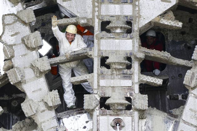 Foto IPP - Antonio Balasco Gruppo Editoriale LiveMedia Benevento 05 05 2026 Treni linea Alta Velocità Bari-Napoli, completato lo scavo della Galleria Rocchetta abbattimento ultimo diaframma della galleria Nella foto: The breakthrough of the final tunnel face in the Rocchetta Tunnel on the Apice–Hirpinia section of the new Naples–Bari high-speed and high-capacity line in Apice, Benevento on March, 5 2026. Italy Photo Press - World Copyright Breakthrough Achieved at Rocchet