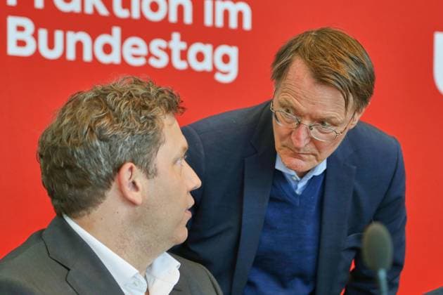 Berlin, Deutschland, 05.05.2026: Deutscher Bundestag: SPD-Fraktionssitzung: Bundesminister der Finanzen Lars Klingbeil (SPD) und Karl Lauterbach Copyright: xdtsxNachrichtenagenturx dts_117743