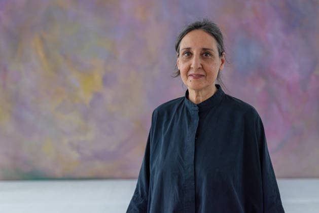 Abbau des Kunstwerks von Künstler Gotthard Graubner im Großen Saal des Schlosses Bellevue. Deutschland, Berlin am 5. Mai 2026: Restauratorin Hana Streicher, Sie leitet den Abbau des Gemäldes im großen Festsaal. Im Zuge der grundlegenden Sanierung des Amtssitzes des deutschen Bundespräsidenten werden an den Wandflächen der beiden Stirnseiten des Großen Saales zwei großformatige Farbraumkörper (Kissenbilder) des Künstlers Gotthard Graubner mit dem Titel Begegnungen (1988) abgehängt.