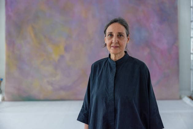 Abbau des Kunstwerks von Künstler Gotthard Graubner im Großen Saal des Schlosses Bellevue. Deutschland, Berlin am 5. Mai 2026: Restauratorin Hana Streicher, Sie leitet den Abbau des Gemäldes im großen Festsaal. Im Zuge der grundlegenden Sanierung des Amtssitzes des deutschen Bundespräsidenten werden an den Wandflächen der beiden Stirnseiten des Großen Saales zwei großformatige Farbraumkörper (Kissenbilder) des Künstlers Gotthard Graubner mit dem Titel Begegnungen (1988) abgehängt.