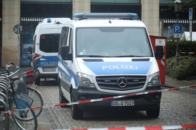 Weiträumige Abriegelung der Leipziger Innenstadt zur Spurensicherung. In der Fußgängerzone der Leipziger Innenstadt ist am Montag ein 33-jähriger Leipziger mit seinem Auto in eine Menschenmenge gerast. Es gibt zwei Tote und zahlreiche Verletzte. Erst ein Poller stoppt die Fahrt am Ende der Grimmaischen Straße. Leipzig, 05.05.2026 Copyright: xAgenturxMatthiasxWehnertx xM.xGränzdörferx