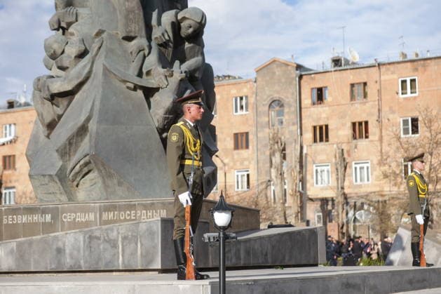 ARMENIA, GYUMRI - MAY 5, 2026: Honour guards attend a ceremony to lay flowers at the memorial to the 1988 Spitak earthquake titled For the Innocent Victims, For the Merciful Hearts and situated in Vardanants Square. Alexander Patrin TASS  92080418