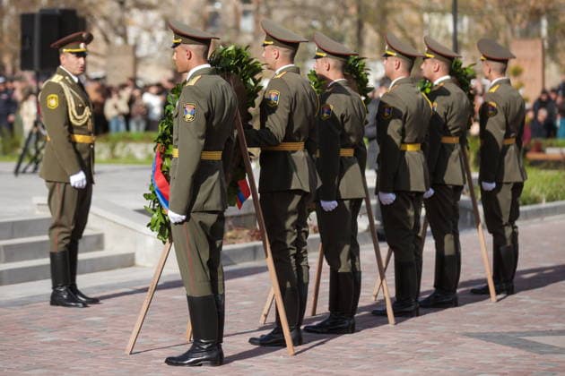 ARMENIA, GYUMRI - MAY 5, 2026: Honour guards line up for a ceremony to lay flowers at the memorial to the 1988 Spitak earthquake titled For the Innocent Victims, For the Merciful Hearts and situated in Vardanants Square Gyumri Armenia  - ZUMAt113 20260505_zaa_t113_273 Copyright: xAlexanderxPatrinx
