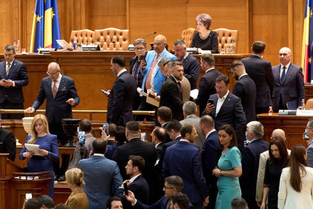 PM Bolojan Dismissed as Romanian Government, Bucharest, Romania Bucharest, Romania. 5th May, 2026: Romanian Prime Minister Ilie Bolojan (R) attends the vote on the motion of no confidence filed against his government by PSD, AUR, and PACE at the Romanian Parliament. The government was dismissed following the vote. Bucharest Romania Copyright: xLucianxAlecux