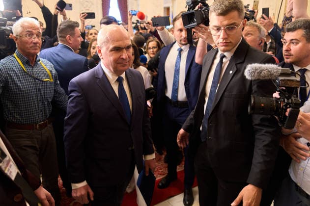 PM Bolojan Dismissed as Romanian Government, Bucharest, Romania Bucharest, Romania. 5th May, 2026: Romanian Prime Minister Ilie Bolojan arrives at the Romanian Parliament ahead of the vote on the motion of no confidence filed against his government by PSD, AUR, and PACE. The government was dismissed following the vote. Bucharest Romania Copyright: xLucianxAlecux