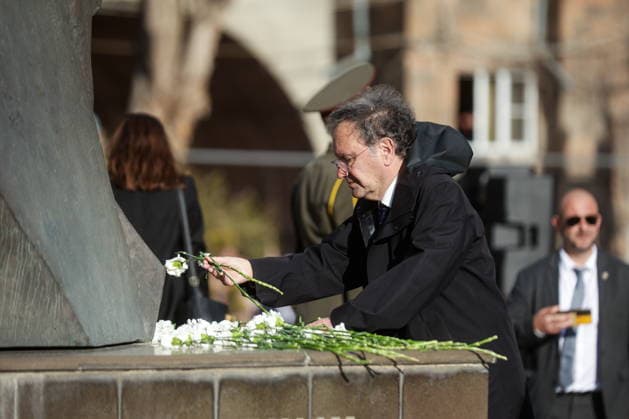 ARMENIA, GYUMRI - MAY 5, 2026: A man lays flowers at the memorial to the 1988 Spitak earthquake titled For the Innocent Victims, For the Merciful Hearts during a ceremony in Vardanants Square. Alexander Patrin TASS  92081109