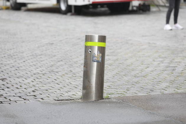 Weiträumige Abriegelung der Leipziger Innenstadt zur Spurensicherung. In der Fußgängerzone der Leipziger Innenstadt ist am Montag ein 33-jähriger Leipziger mit seinem Auto in eine Menschenmenge gerast. Es gibt zwei Tote und zahlreiche Verletzte. Erst ein Poller stoppt die Fahrt am Ende der Grimmaischen Straße. Leipzig, 05.05.2026 Copyright: xAgenturxMatthiasxWehnertx xM.xGränzdörferx