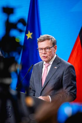 Johann Wadephul (CDU), Bundesaussenminister, aufgenommen im Rahmen einer Pressekonferenz in Berlin, 05.05.2026. Fotografiert im Auftrag des Auswaertigen Amtes Berlin Deutschland Copyright: xJulianexSonntag AAx