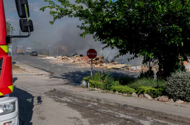 A fire causes the collapse of three houses in Morata de Tajuna Place of the event, on May 5, 2026, in Morata de Tajuna, Madrid Spain Several teams of Firefighters of the Community of Madrid have moved this Tuesday to the town of Morata de Tajuna to extinguish a fire that has caused the collapse of three single-family homes have also gone Summa 112 medical emergency services as a preventive measure, although it is true that the houses were empty at the time of the collapse and no one was injured or trapped under debris 05 MAY 2026 FIRE FIRE CRUMBLING SUCCESS LOW HOUSE FIREFIGHTERS POLICE Morata de Tajuna Madrid Morata de Tajuna Madrid Spain  Copyright: xAlbertoxOrtegax 7501338