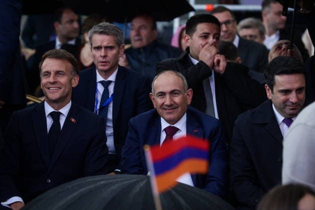 ARMENIA, GYUMRI - MAY 5, 2026: Emmanuel Macron, President of France, Nikol Pashinyan, Prime Minister of Armenia, and National Assembly Speaker Alen Simonyan (L-R) attend a concert titled Musical Bridge: Armenia - France and held in Vardanants Square to mark friendship between the two countries Gyumri Armenia  - ZUMAt113 20260505_zaa_t113_337 Copyright: xAlexanderxPatrinx