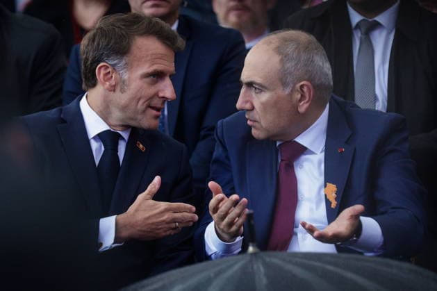 ARMENIA, GYUMRI - MAY 5, 2026: Emmanuel Macron (L), President of France, and Nikol Pashinyan, Prime Minister of Armenia, attend a concert titled Musical Bridge: Armenia - France and held in Vardanants Square to mark friendship between the two countries Gyumri Armenia  - ZUMAt113 20260505_zaa_t113_338 Copyright: xAlexanderxPatrinx