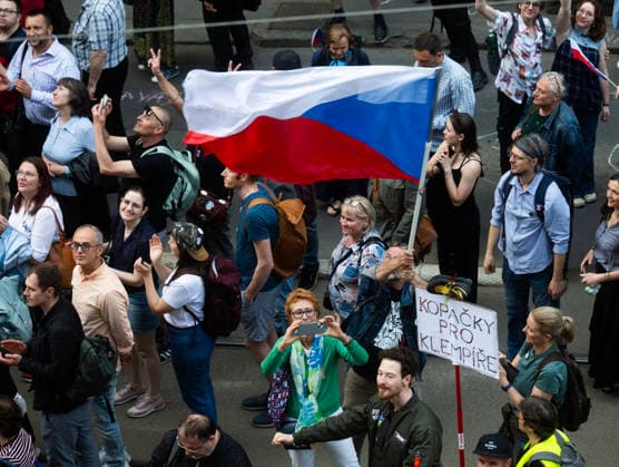 Rally and march in support of public Czech Radio and Czech Television, organised by Million Moments association, took place at the Old Town Square, Prague, Czech Republic, on May 5, 2026. Participants of the march in front of the Czech Radio building in Vinohrady. (CTKxPhoto MichaelaxRihova) CTKPhotoP2026050508332  CTKPhotoP2026050508332