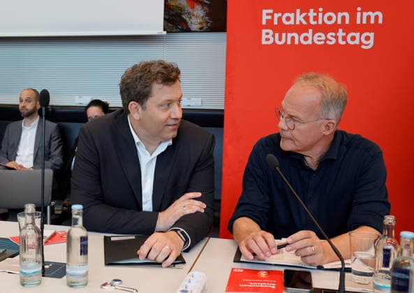 Lars Klingbeil, SPD, Bundesminister der Finanzen, Vorsitzende der SPD-Bundestagsfraktion, Matthias Miersch, Deutschland, Berlin, Reichstag, SPD-Bundestagsfraktion