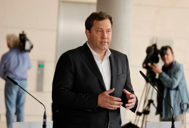 Lars Klingbeil, SPD, Bundesminister der Finanzen , Deutschland, Berlin, Reichstag, SPD-Bundestagsfraktion, Pressekonferenz