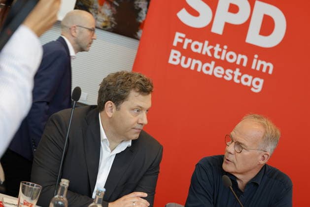 Lars Klingbeil, SPD, Bundesminister der Finanzen, Vorsitzende der SPD-Bundestagsfraktion, Matthias Miersch, Deutschland, Berlin, Reichstag, SPD-Bundestagsfraktion