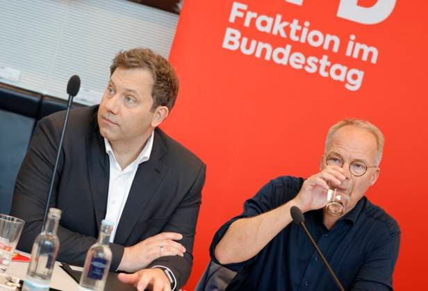 Lars Klingbeil, SPD, Bundesminister der Finanzen, Vorsitzende der SPD-Bundestagsfraktion, Matthias Miersch, Deutschland, Berlin, Reichstag, SPD-Bundestagsfraktion