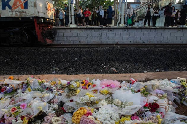 May 5, 2026, Bekasi Timur, West Java, Indonesia: East Bekasi, West Java, Indonesia, Tuesday, May 5, 2026: Flowers continue to fill the site of the train accident at East Bekasi Station, which claimed the lives of 14 victimsâ€all of whom were women. Expressions of condolence written on small slips of paper are visible throughout the station. Commuter line passengers passing through the station pause to look, offer prayers, or lay down flowers as a sign of grief. Bekasi Timur Indonesia - ZUMAh128 20260505_zap_h128_002 Copyright: xDonalxHusnix