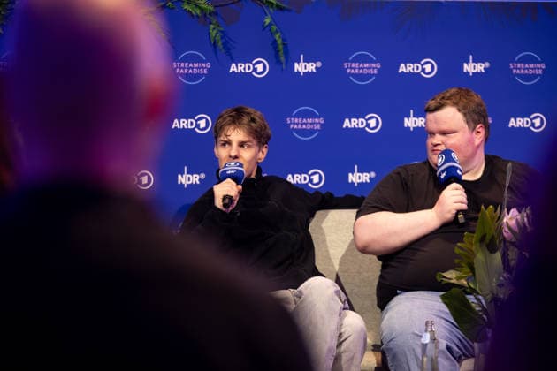 Hamburg, OMR Festival Hamburg, 05.05.2026 Der Influencer Levi Pennell zusammen mit seinem Podcast-Partner Fabian Rashagai am Stand der ARD auf der OMR 2026