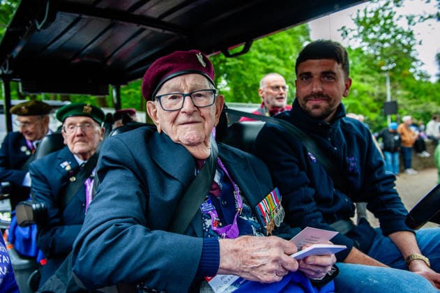Liberation Day parade held in Wageningen - 05 May 2026 A WWII British veteran is posing before the parade started. The Liberation Parade reunites veterans and military successors to pay tribute to all those who gave their lives during WWII and to international military cooperation. Like in previous years, Canadian and English WWII veterans led the parade. Wageningen Netherlands Copyright: xAnaxFernandezx xSOPAxImagesx Ana_Fernandez_05052026_LiberationDayWageningen_007