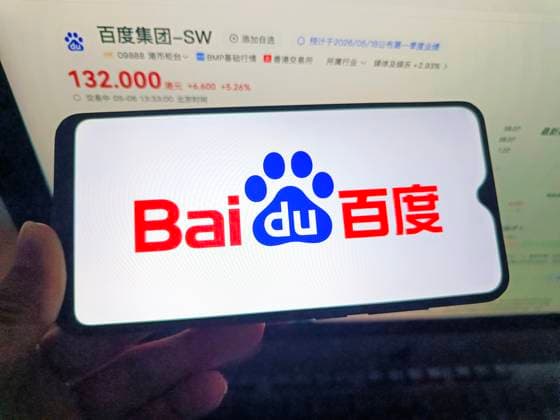 Baidu SUQIAN, CHINA - MAY 6, 2026 - A netizen is checking the Baidu logo on his mobile phone and the Baidu webpage on his computer in Suqian City, Jiangsu Province, China on May 6, 2026. Suqian Jiangsu China  Copyright: xCFOTOx i1778075084218
