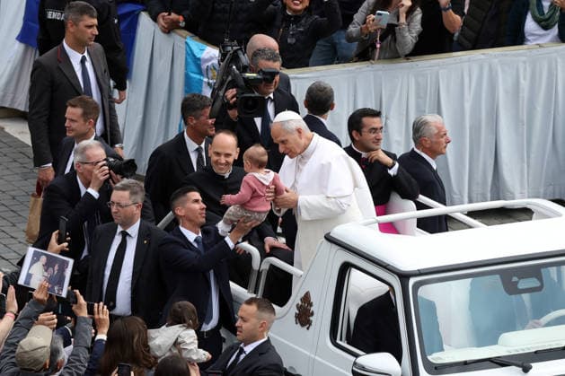 Vatican City - Italy, May 6, 2026: The arrival of the pontiff in the popemobile as he greets the faithful and blesses the children gathered in the square. Pope Leo XIV presides over the Wednesday General Audience in St. Peter s Square, the day after US President Donald Trump s comments against him, accusing him of endangering Catholics around the world. This morning, thousands of faithful and pilgrims from around the world gathered in St. Peter s Square to participate in the Wednesday General Audience with Pope Leo XIV. A moment of prayer, listening, and communion that filled the square with hope, reflection, and joy.  Copyright: xmarcoxiacobuccix xipa-agency.netx xmarcoxiacobuccix IPA_Agency_IPA74465782