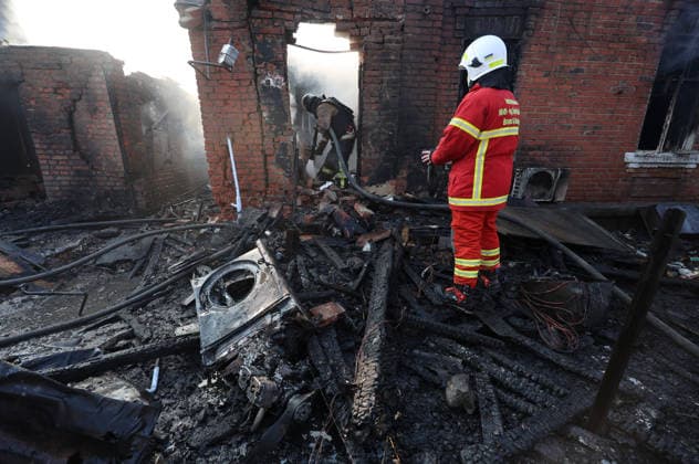 Firefighters extinguish a fire in a private house that was hit by a Russian strike drone, Kharkiv, Ukraine, May 6, 2026. On Wednesday morning, Russian troops attacked Kharkiv with Shahed-type drones. Strikes on residential areas in the Novobavarskyi and Shevchenkivskyi districts injured two people. (Photo by Viacheslav Madiievskyi Ukrinform) Russian drone destroys house in Kharkiv  Copyright: xViacheslavxMadiievskyix