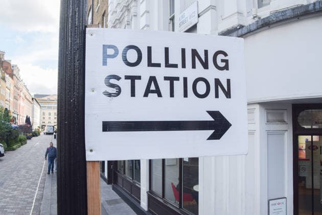 May 6, 2026, London, England, United Kingdom: A Polling Station sign has been installed in Central London ahead of the local council elections, taking place on 7th May. London United Kingdom - ZUMAv130 20260506_zip_v130_008 Copyright: xVukxValcicx