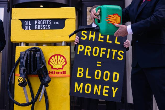 Climate Activists Pour Fake Blood over Protesters at Mock Petrol Pump outside Shell Centre, London, UK 6 May 2026 Activists lie on the ground in front of a mock petrol pump reading Oil Profit$$$ for Oil Bo$$es as they are doused in red liquid resembling blood outside the Shell Centre, London, UK, on 6 May 2026, during a Fossil Free London protest targeting Shell ahead of an expected jump in quarterly profits amid the US-Iran conflict., Credit:Pete Speller Avalon London, United Kingdom  Copyright: xPetexSpellerx xAvalonx 1096871589