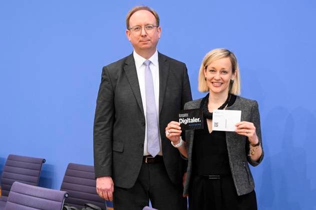 ABB BPK- Prof. Dr. Louisa Specht-Riemenschneider, Bundesbeauftragte für den Datenschutz und die Informationsfreiheit (BfDI) Andreas Hartl, Leitender Beamter und Stellvertreter der Bundesbeauftragten Thema-Datenschutz und Informationsfreiheit 2025 Zwischen Aufbruch und Risiko Vorstellung Bericht auf der BPK Berlin Bundespressekonferenz am 06.05.2026 Berlin Deutschland