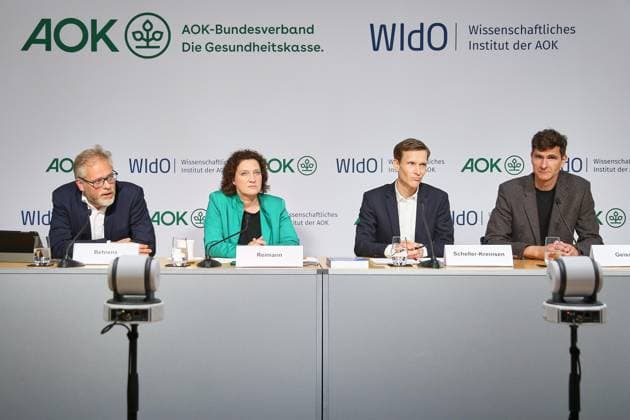 Berlin, Deutschland, 06.05.2026: Haus der Bundespressekonferenz: Pressekonferenz: AOK-BV und WIdO Krankenhaus-Report 2026 - Erste Zwischenbilanz zur Krankenhausreform: L-R: Kai Behrens, Carola Reimann, David Scheller-Kreinsen, Alexander Geissler Copyright: xdtsxNachrichtenagenturx dts_117924